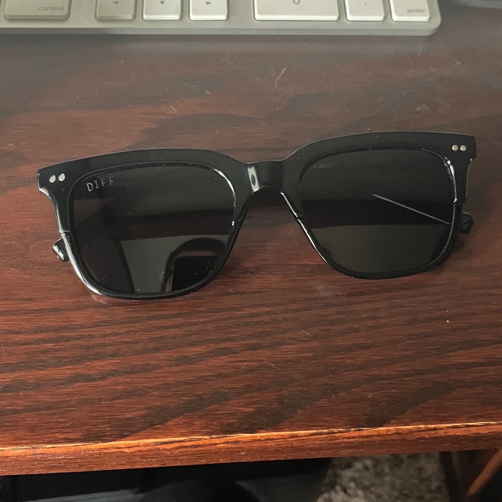 Diff Eyewear Black Sunglasses